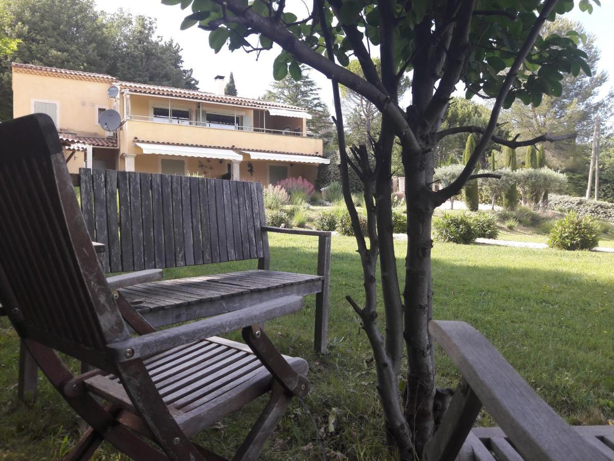 Bed and Breakfast Les Cerises Saint-Saturnin-lès-Apt Exterior foto